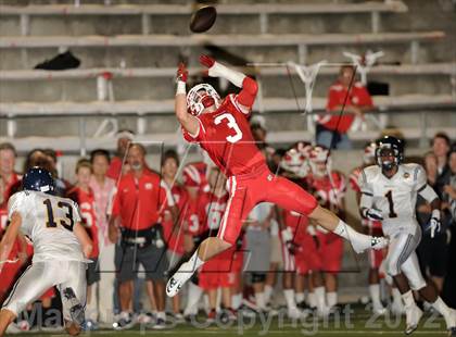 Thumbnail 1 in Mater Dei vs. Santa Monica photogallery.