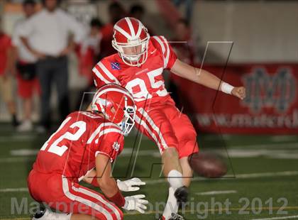 Thumbnail 2 in Mater Dei vs. Santa Monica photogallery.