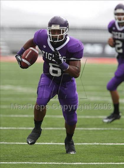 Thumbnail 1 in Lutheran vs. Pickerington Central (Kirk Herbstreit Varsity Football Series) photogallery.