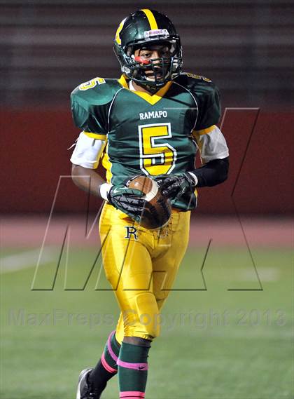 Thumbnail 3 in Ramapo @ White Plains (Section 1 Class AA Quarterfinal) photogallery.