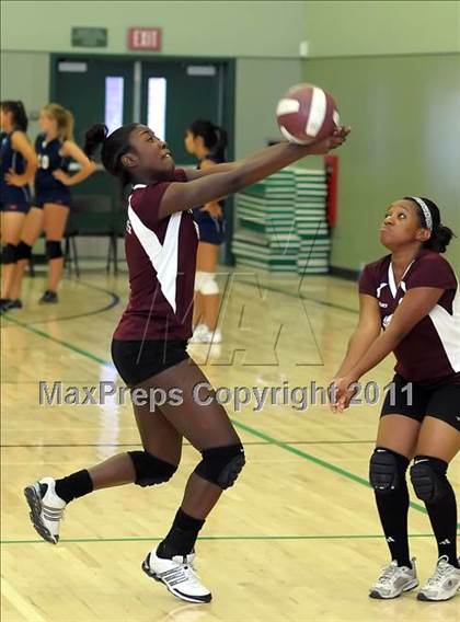 Thumbnail 1 in Natomas vs. Kimball (Lady Rams Classic) photogallery.