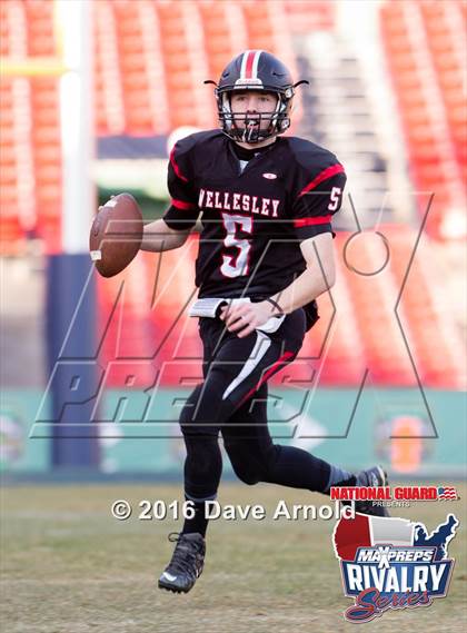 Thumbnail 2 in Wellesley vs. Needham (2015 MaxPreps Rivalry Series) photogallery.