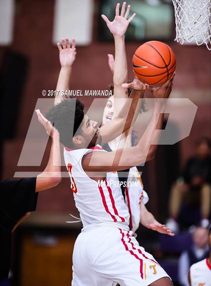 Thumbnail 3 in Foothills Christian vs Taft photogallery.