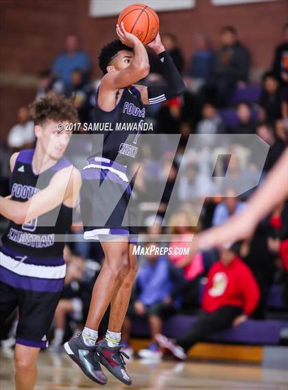Thumbnail 3 in Foothills Christian vs Taft photogallery.