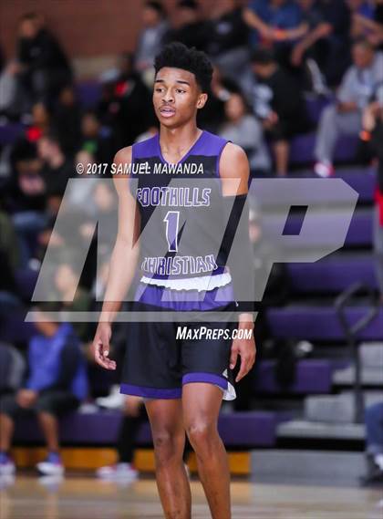 Thumbnail 2 in Foothills Christian vs Taft photogallery.