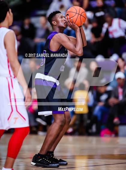 Thumbnail 1 in Foothills Christian vs Taft photogallery.