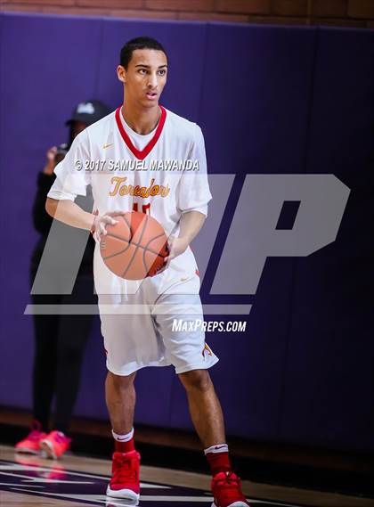 Thumbnail 3 in Foothills Christian vs Taft photogallery.