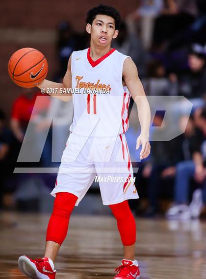 Thumbnail 2 in Foothills Christian vs Taft photogallery.