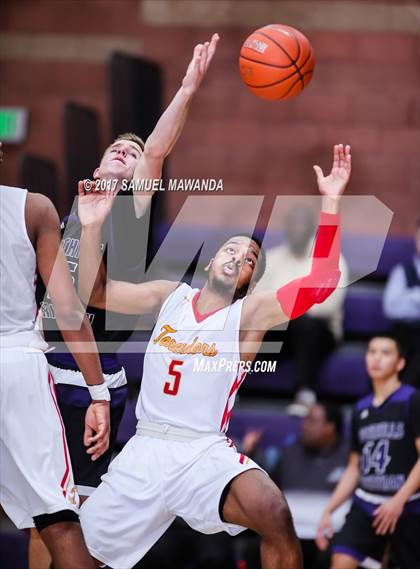 Thumbnail 1 in Foothills Christian vs Taft photogallery.