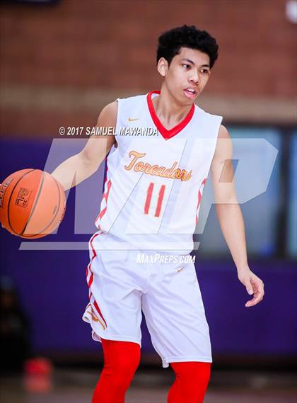 Thumbnail 2 in Foothills Christian vs Taft photogallery.