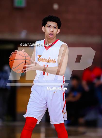 Thumbnail 3 in Foothills Christian vs Taft photogallery.