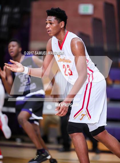 Thumbnail 3 in Foothills Christian vs Taft photogallery.