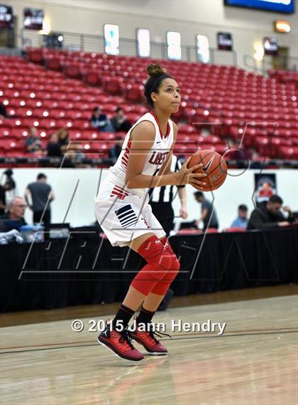 Thumbnail 1 in Bishop Gorman vs. Liberty (Big City Showcase) photogallery.