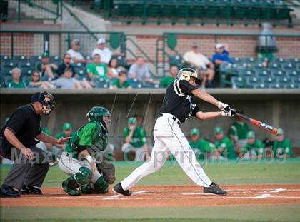 Thumbnail 3 in Nederland vs Brenham (4A Region 3 SF - Game 1 ) photogallery.