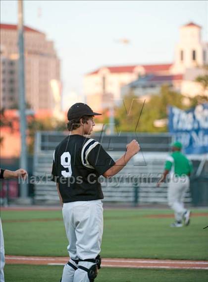 Thumbnail 3 in Nederland vs Brenham (4A Region 3 SF - Game 1 ) photogallery.