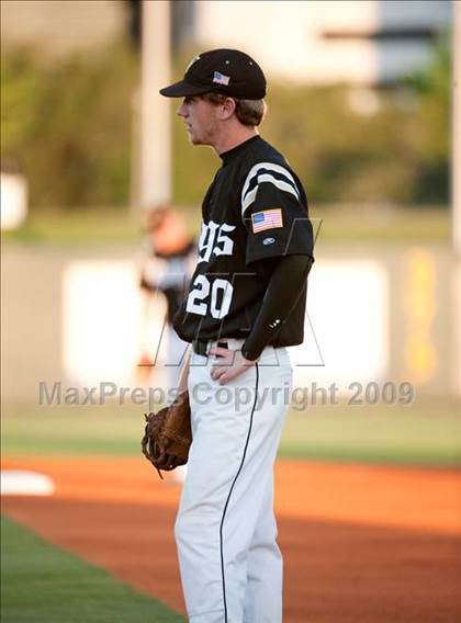 Thumbnail 1 in Nederland vs Brenham (4A Region 3 SF - Game 1 ) photogallery.