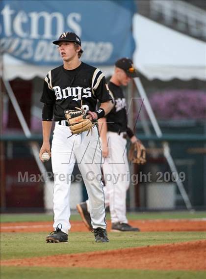 Thumbnail 3 in Nederland vs Brenham (4A Region 3 SF - Game 1 ) photogallery.