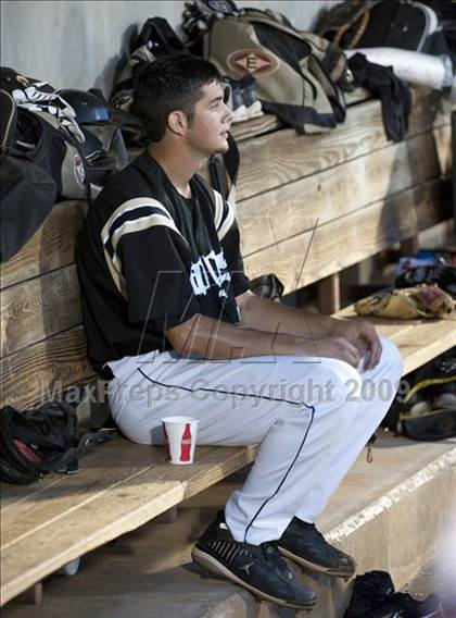 Thumbnail 3 in Nederland vs Brenham (4A Region 3 SF - Game 1 ) photogallery.