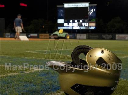 Thumbnail 2 in Nederland vs Brenham (4A Region 3 SF - Game 1 ) photogallery.