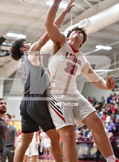 Thumbnail 3 in Howe vs Warner (OSSAA Area II Regional Semifinal) photogallery.