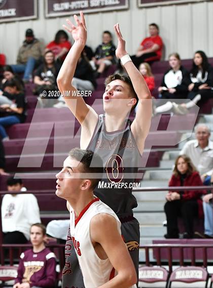 Thumbnail 3 in Howe vs Warner (OSSAA Area II Regional Semifinal) photogallery.