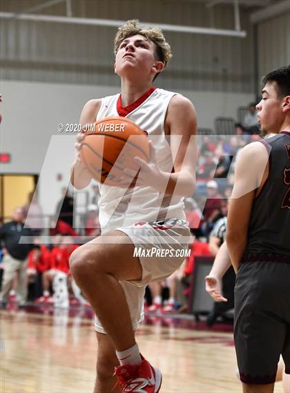 Thumbnail 3 in Howe vs Warner (OSSAA Area II Regional Semifinal) photogallery.