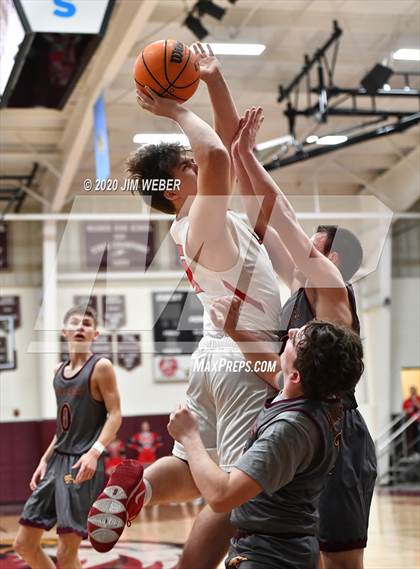 Thumbnail 1 in Howe vs Warner (OSSAA Area II Regional Semifinal) photogallery.