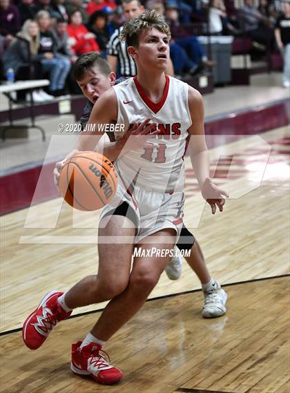 Thumbnail 1 in Howe vs Warner (OSSAA Area II Regional Semifinal) photogallery.