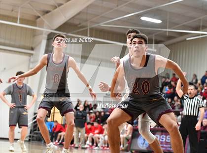 Thumbnail 2 in Howe vs Warner (OSSAA Area II Regional Semifinal) photogallery.