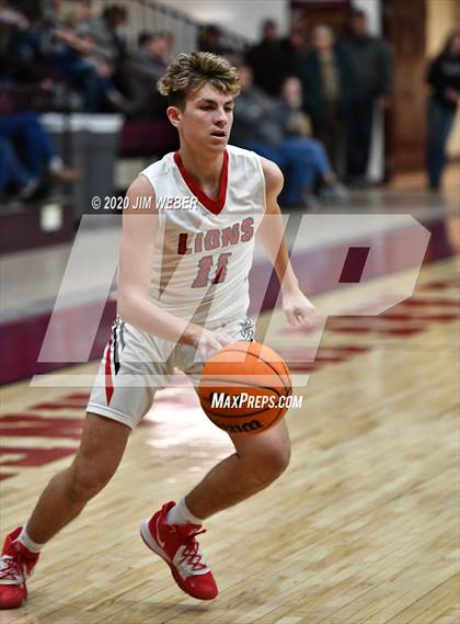 Thumbnail 3 in Howe vs Warner (OSSAA Area II Regional Semifinal) photogallery.