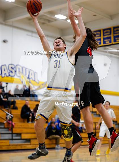 Thumbnail 1 in Fallbrook @ San Pasqual photogallery.