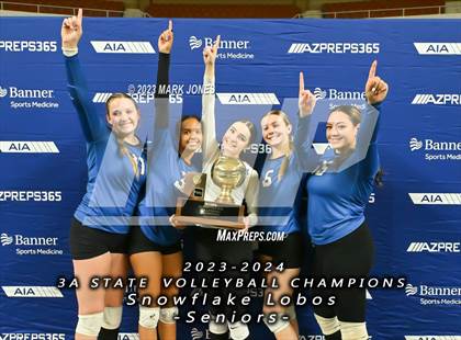 Thumbnail 3 in Valley Christian vs. Snowflake (AIA 3A Final - Awards) photogallery.
