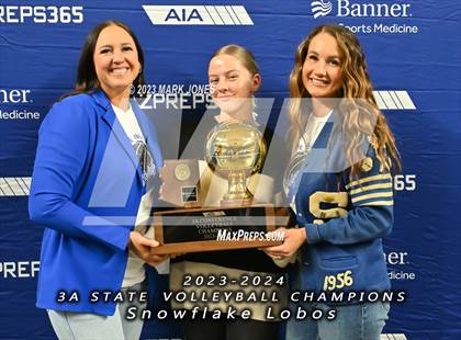 Thumbnail 3 in Valley Christian vs. Snowflake (AIA 3A Final - Awards) photogallery.