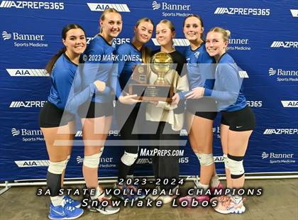 Thumbnail 2 in Valley Christian vs. Snowflake (AIA 3A Final - Awards) photogallery.