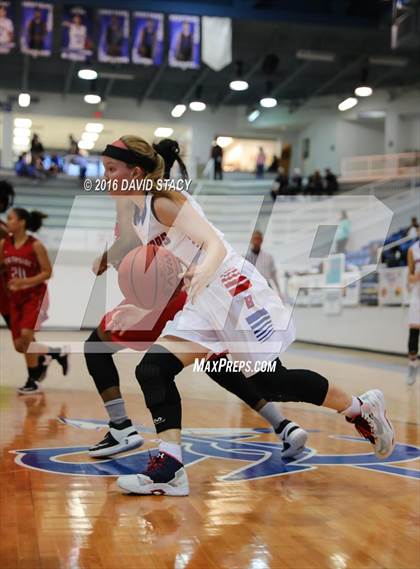 Thumbnail 3 in Bixby vs. Northside (Sapulpa Christmas Classic) photogallery.