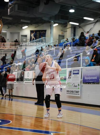 Thumbnail 2 in Bixby vs. Northside (Sapulpa Christmas Classic) photogallery.
