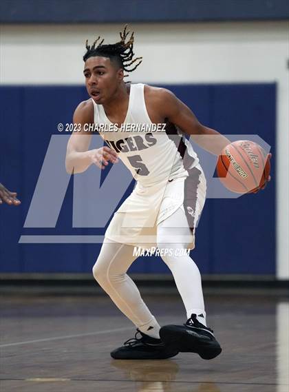 Thumbnail 3 in Furr vs Silsbee (UIL 4A Region III Semifinal) photogallery.