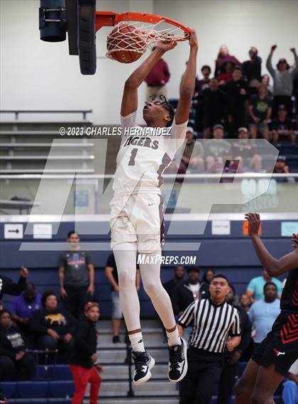 Thumbnail 1 in Furr vs Silsbee (UIL 4A Region III Semifinal) photogallery.