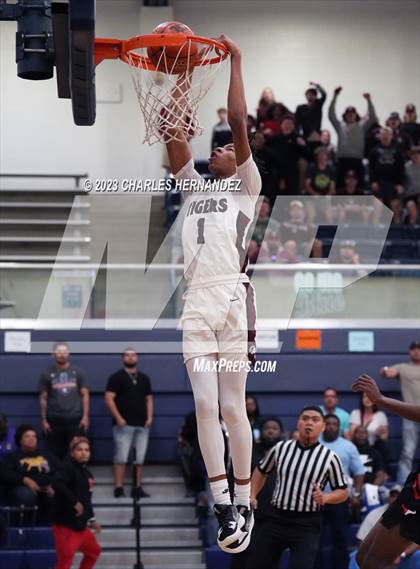 Thumbnail 1 in Furr vs Silsbee (UIL 4A Region III Semifinal) photogallery.