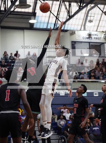 Thumbnail 3 in Furr vs Silsbee (UIL 4A Region III Semifinal) photogallery.