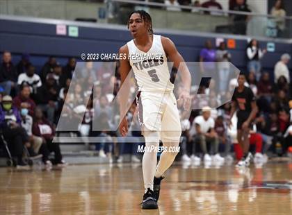 Thumbnail 1 in Furr vs Silsbee (UIL 4A Region III Semifinal) photogallery.