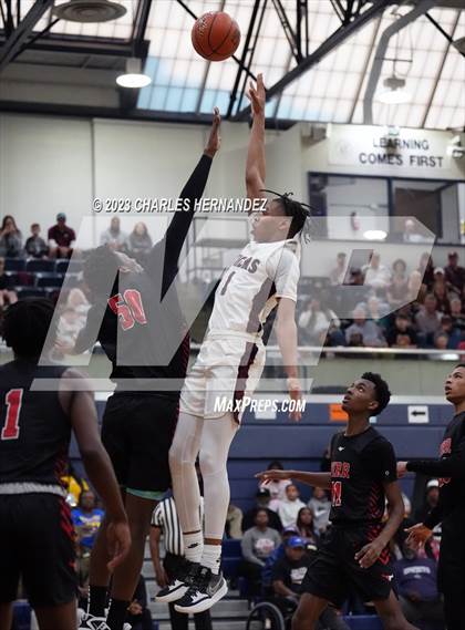 Thumbnail 2 in Furr vs Silsbee (UIL 4A Region III Semifinal) photogallery.