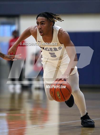Thumbnail 2 in Furr vs Silsbee (UIL 4A Region III Semifinal) photogallery.