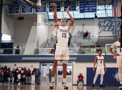 Thumbnail 1 in Furr vs Silsbee (UIL 4A Region III Semifinal) photogallery.