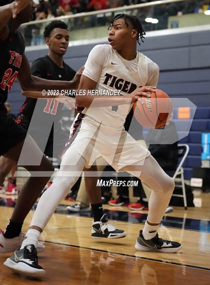 Thumbnail 3 in Furr vs Silsbee (UIL 4A Region III Semifinal) photogallery.