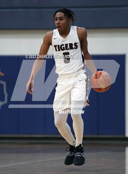Thumbnail 2 in Furr vs Silsbee (UIL 4A Region III Semifinal) photogallery.