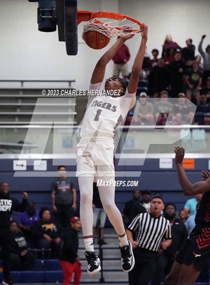 Thumbnail 2 in Furr vs Silsbee (UIL 4A Region III Semifinal) photogallery.