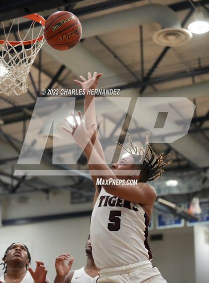 Thumbnail 2 in Furr vs Silsbee (UIL 4A Region III Semifinal) photogallery.