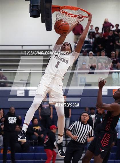 Thumbnail 2 in Furr vs Silsbee (UIL 4A Region III Semifinal) photogallery.