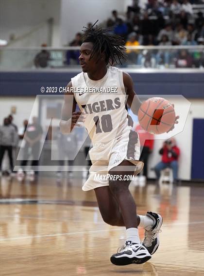 Thumbnail 1 in Furr vs Silsbee (UIL 4A Region III Semifinal) photogallery.